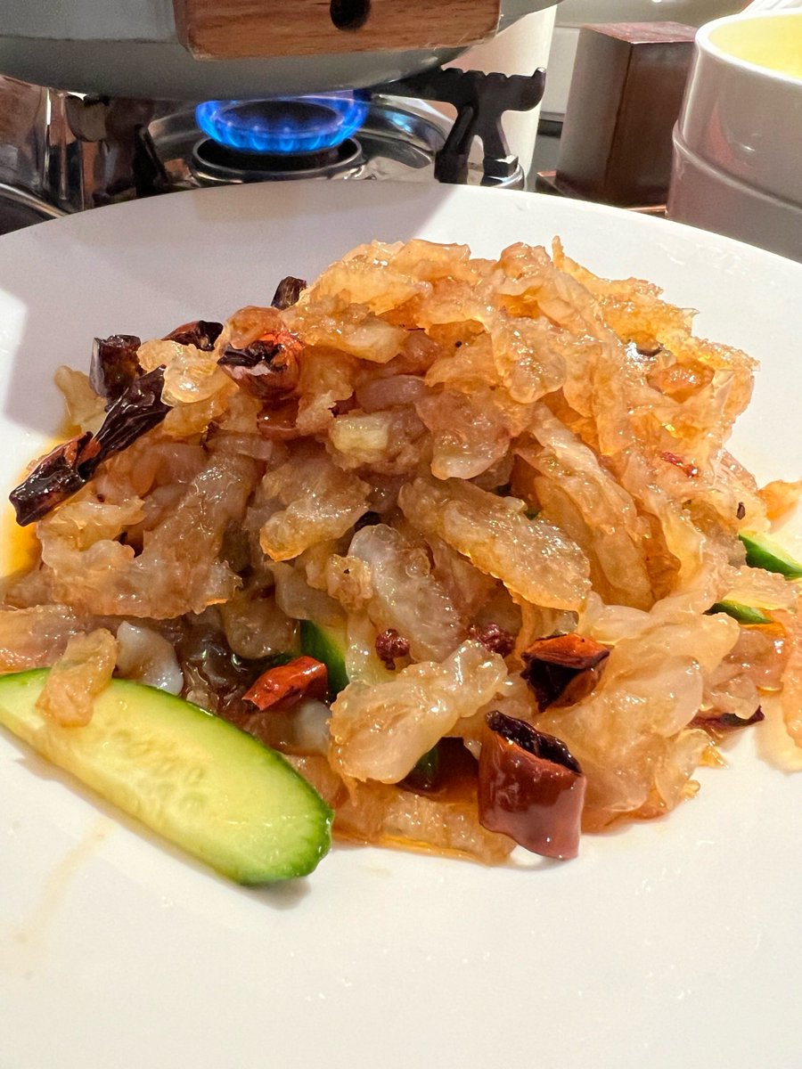 slametkofling's tweet photo. [A fresh summer snack: plump 蜒（yan，一种可食用小生物，处理后超鲜！）served with crisp fried gourd strips, paired with a cold melon drink, perfect for a sunny afternoon!]， https://t.co/HiWL3ARXRg