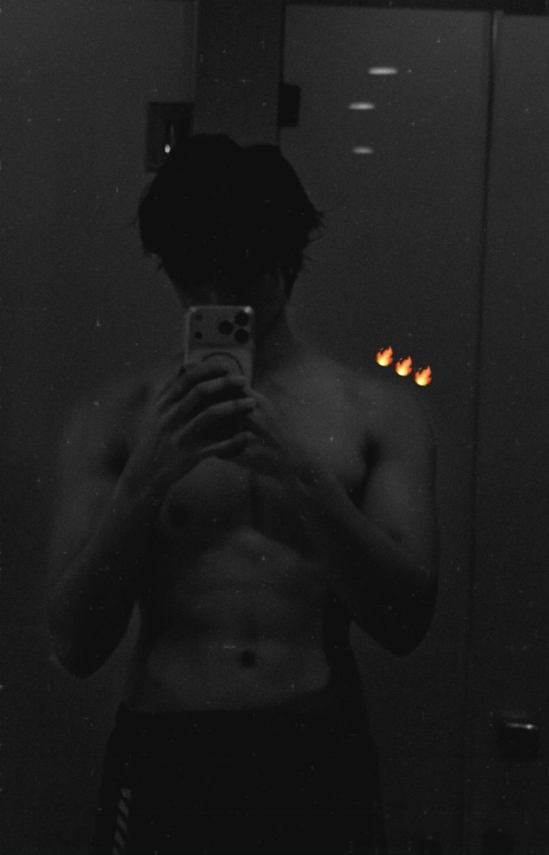 astonbubbles's tweet photo. Bro is getting bigger day by day and for what??? Only to be able to carry his boyfie... he never thinks abt our sanity 🧍‍♂️ https://t.co/unzUxNZwQw