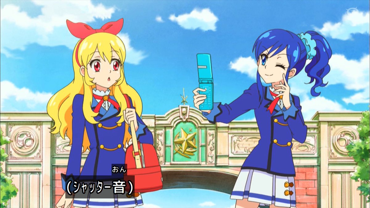 takohachibar10's tweet photo. なんか携帯の向きおかしくない？​ #aikatsu #アイカツ https://t.co/UcZbKrMmee