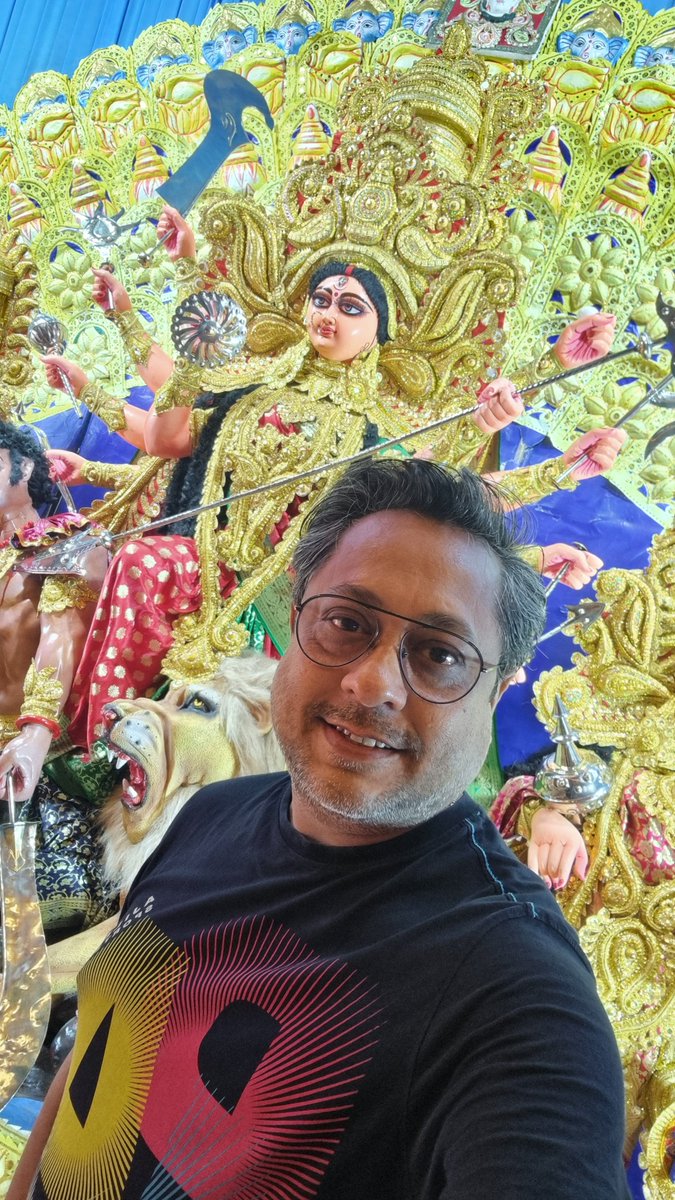 riblu_deb's tweet photo. Let the Pujo madness begin ❤️✨
Shubho Sasthi to one &amp; all ✨❤️ 
শুভ ষষ্ঠী 🌸❤️ https://t.co/Klj9d6kk3Z