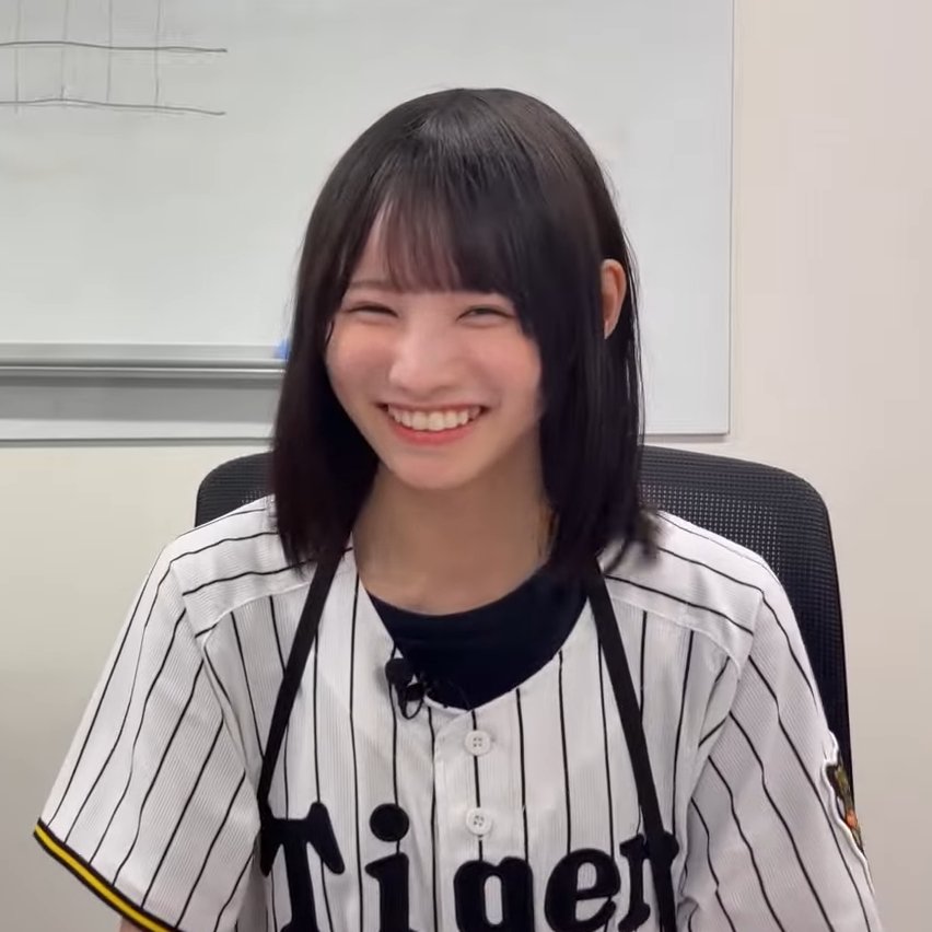 shogemizu's tweet photo. rika cutting her hair really brightened up her entire vibe https://t.co/10PQ7dFYNW