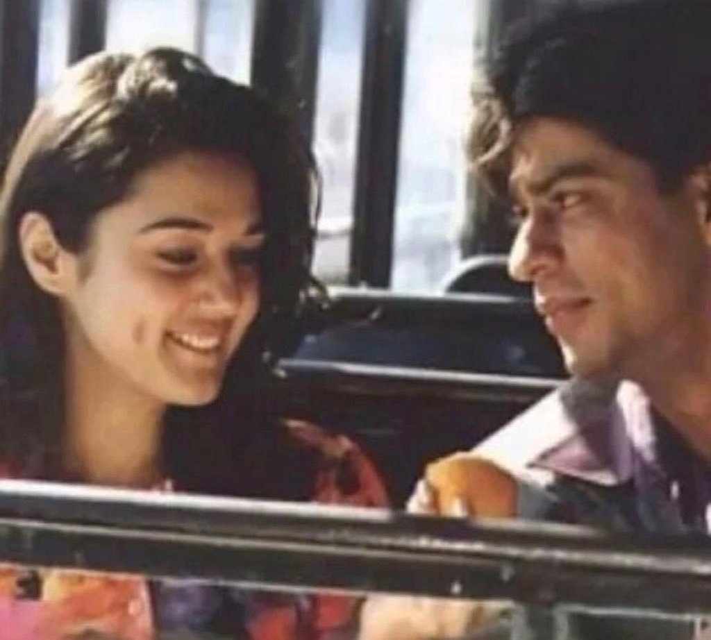 abhiie_abhi's tweet photo. #Burger 🍔 🥪 #Frenchfries 🍟 baatein.
Dil Se. 21st August 1998 #Hindifilm
by #ManiRatnam #DilSe
#SharukhKhan Sir 🌟💫✨
#PreityZinta 💖 #WorldFoodDay https://t.co/kVHeZ39oMy