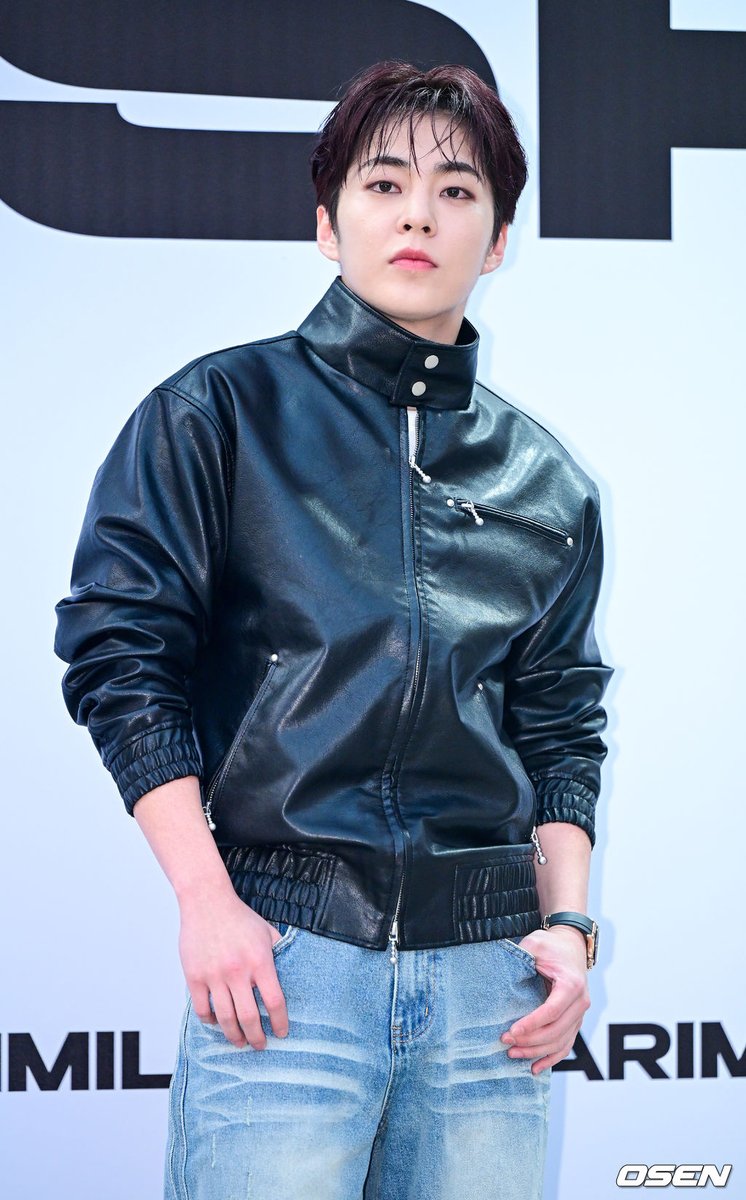 knockknock0408's tweet photo. XIUMIN https://t.co/pgYwQT4Es8