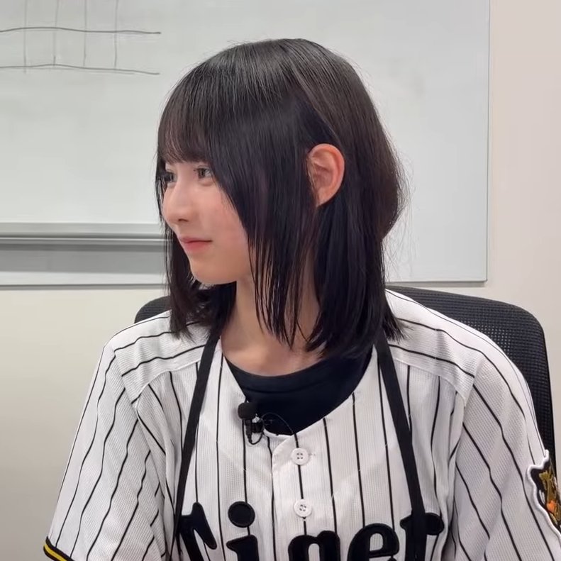 shogemizu's tweet photo. rika cutting her hair really brightened up her entire vibe https://t.co/10PQ7dFYNW