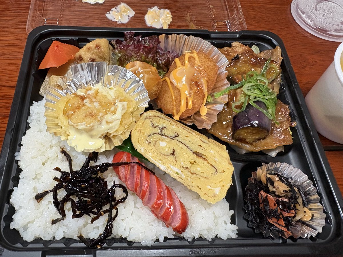 MoonlightAyame's tweet photo. @PKatsuta 今日のじゃなくてごめんだけど、金津園のフルーツさんのお弁当、朝の和定食はこんな感じだよ💕
すぐがっついて食べちゃうから、最新の写真今度撮っておくね😘 https://t.co/H9lQQWm2pH