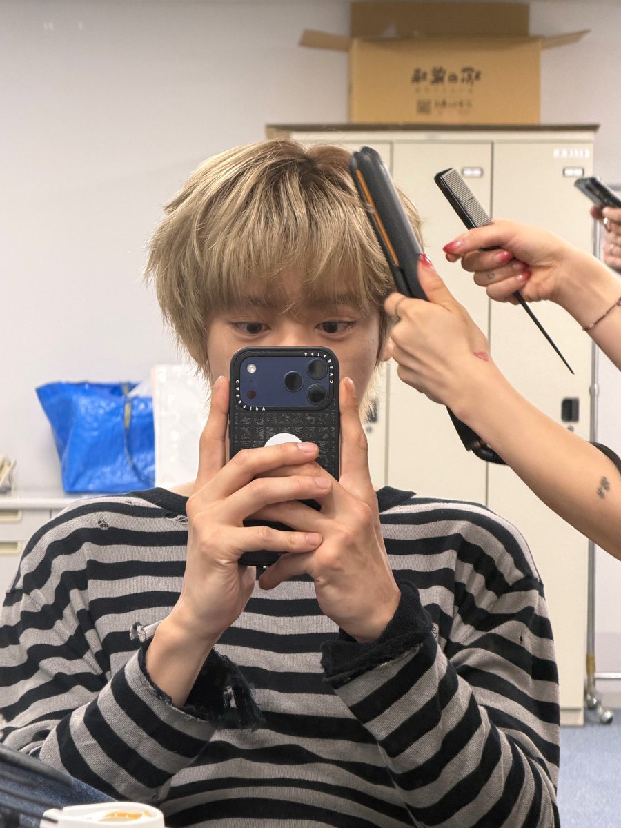 hmmz7__'s tweet photo. SKY 전원 금발로 탈색한상태라고??? https://t.co/ulQyy6guMx