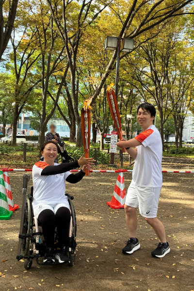NTTPR's tweet photo. ／ 
元パラリンピックのレジェンド選手が、愛知・名古屋2026アジアパラ競技大会の聖火リレーに出場🔥
＼

NTTのグループ企業に所属する山田拓朗さん、山崎悠麻さんが、第5回アジアパラ競技大会（2026/愛知・名古屋）の聖火ランナーを務めました！
山崎さんから山田さんへとつながれた聖火は、SKE48河村優愛さんのもとへ✨✨
 
山田さんはパラ水泳、山崎さんはパラバドミントンで活躍されてきました。多くの人に勇気や希望を届けてきたお二人が、聖火リレーでもその想いをつなぎました🌈
これから始まる熱戦にもご注目ください！
 
NTTは、第5回アジアパラ競技大会（2026/愛知・名古屋）のオフィシャルサプライヤーです。
#アジアパラ大会 #AsianParaGames #聖火リレー #パラスポーツ #河村優愛 #SKE48