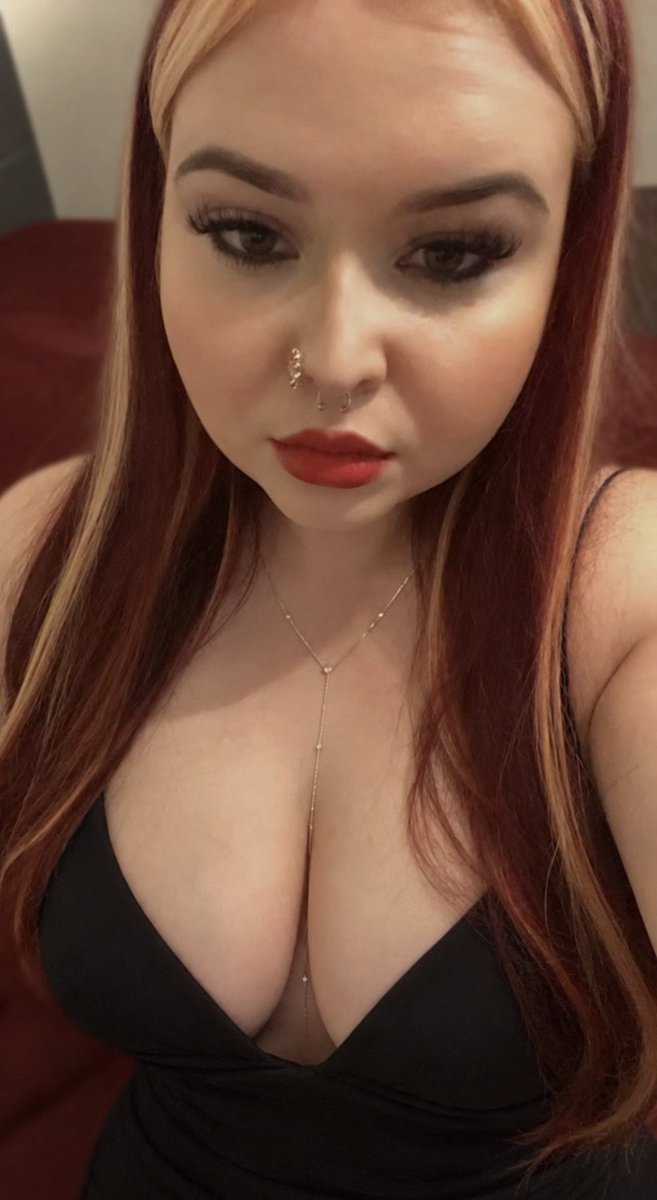goddess_skaya's tweet photo. An Freitagen bin ich besonders gierig. Für dich gibt’s kein Wochenende. Du hast immer abzuliefern. 😈

#Findom #Geldherrin https://t.co/ItF63w7aRv