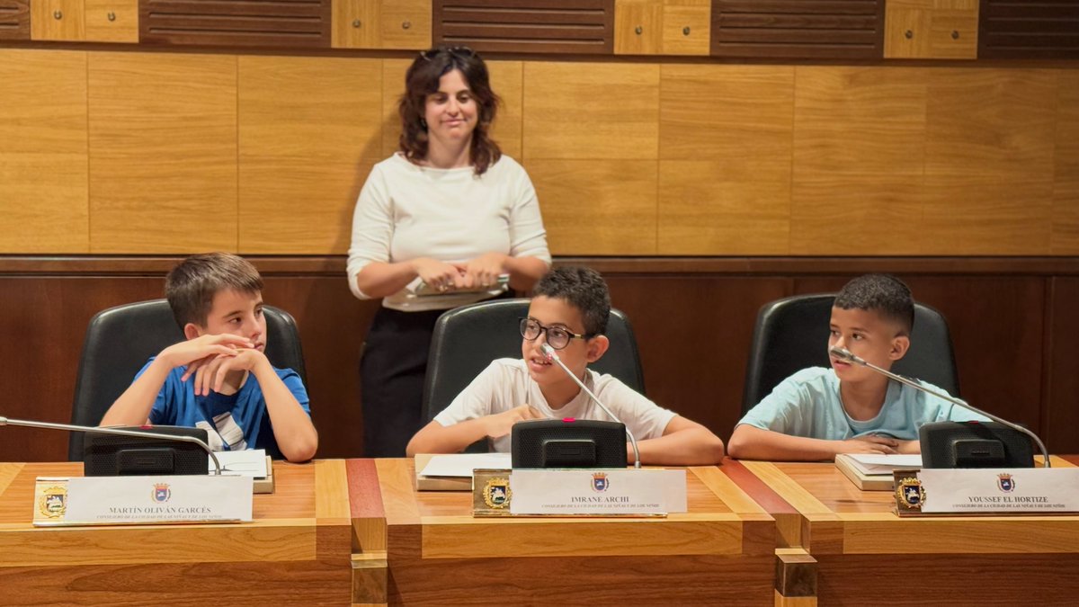 aytohuesca's tweet photo. 👧👦🏼Damos la bienvenida al nuevoConsejo de la Ciudad de las Niñas y los Niños para el curso 2026-2027 👏​👏​

🗣️ Se han presentado las dos encomiendas de la alcaldesa para este curso, relacionadas con el patrimonio de la ciudad y el @FestivalHuesca https://t.co/FEnbzS0wYK