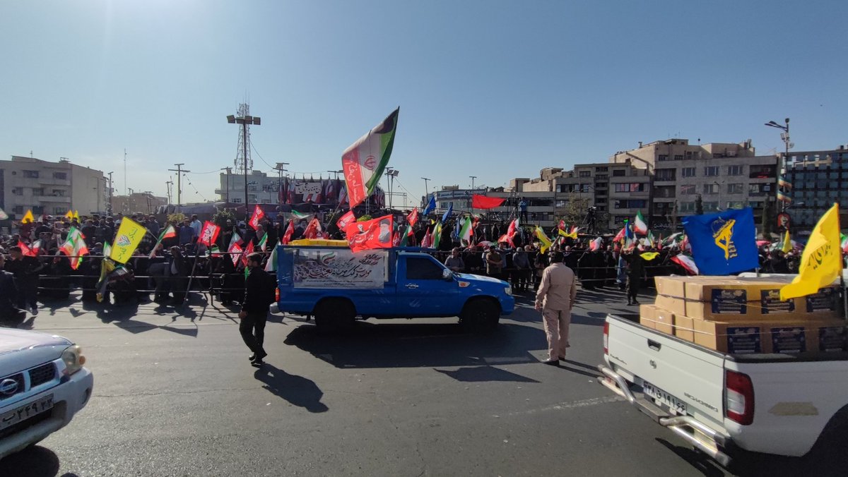 amindaneshii's tweet photo. امروز، «بعثت» به روایت همدلی و مسئولیت‌پذیری اجتماعی تبدیل شد؛ روایتی از همراهی مردم برای گره‌گشایی از مشکلات خانواده‌ها و زنده نگه داشتن فرهنگ مواسات.
#از_بعثت_تا_مواسات https://t.co/O3POUnT9Xe