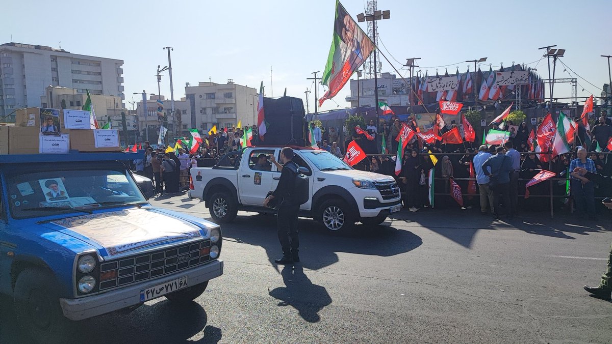amindaneshii's tweet photo. امروز، «بعثت» به روایت همدلی و مسئولیت‌پذیری اجتماعی تبدیل شد؛ روایتی از همراهی مردم برای گره‌گشایی از مشکلات خانواده‌ها و زنده نگه داشتن فرهنگ مواسات.
#از_بعثت_تا_مواسات https://t.co/O3POUnT9Xe