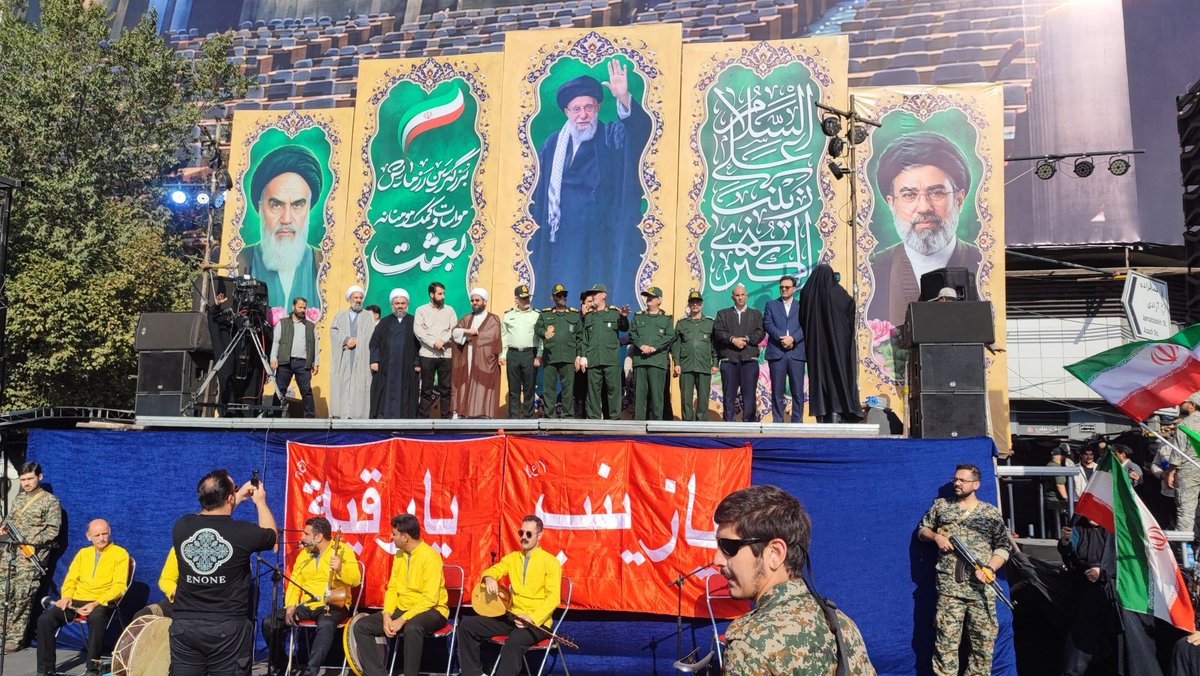 amindaneshii's tweet photo. امروز، فرهنگ مواسات در رزمایش بزرگ کمک‌های مؤمنانه «بعثت» جلوه‌ای تازه یافت؛ حرکتی با هدف تأمین ۳۱۳ هزار بسته معیشتی و جهیزیه برای حمایت از خانواده‌های کم‌برخوردار و زوج‌های جوان.
#از_بعثت_تا_مواسات https://t.co/qKq03zCWrH
