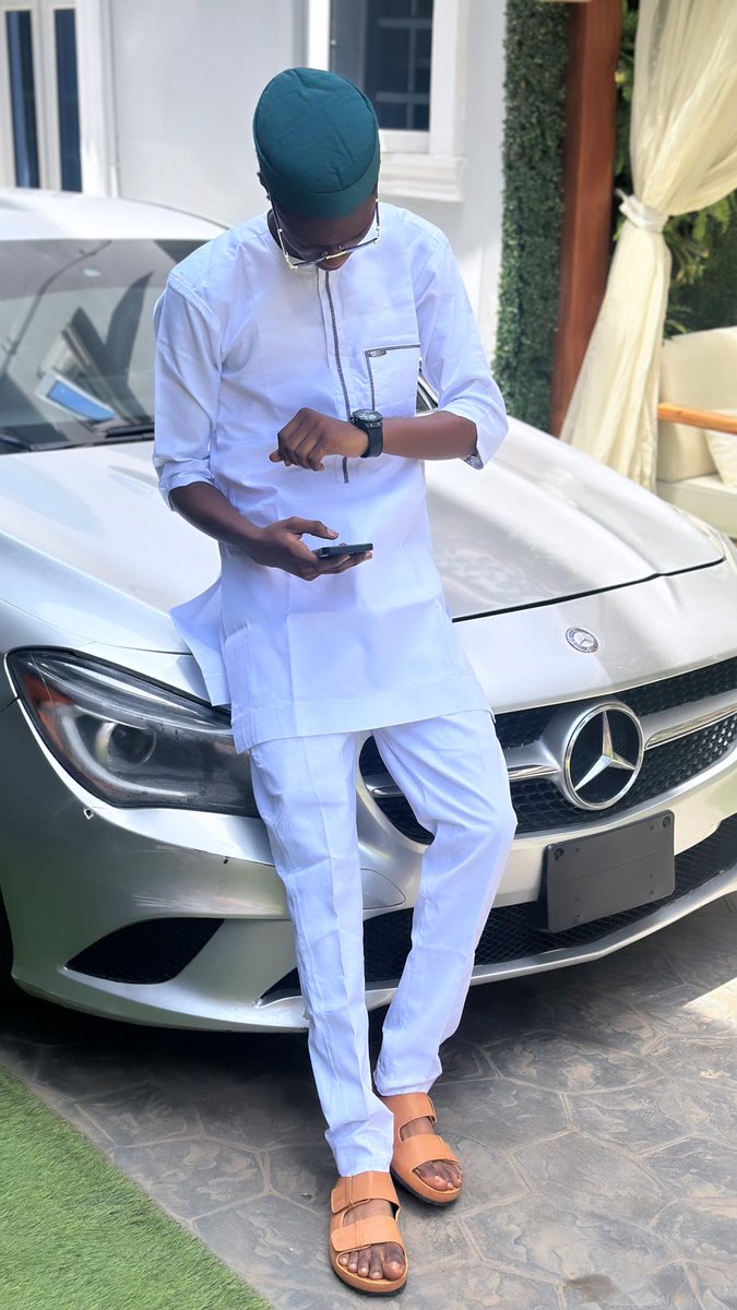 AdebayoONGod's tweet photo. NATIVE LOOKS GOOD ON ME🥰🤣 I no just get event to attend. 😭😭😭 https://t.co/7zEpQibwgI
