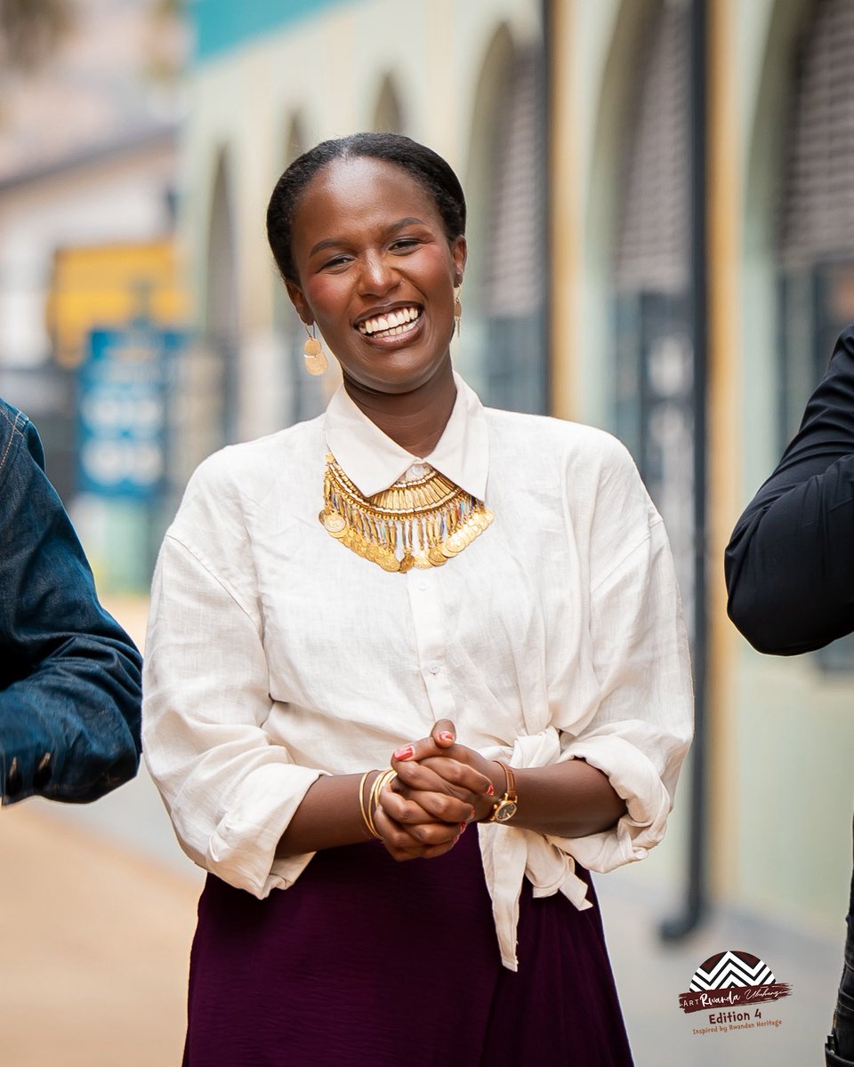 ubuhanziRw's tweet photo. Ubuhanga bwabo mu muziki ntibushidikanywaho. Inganzo yabo yarenze u Rwanda, yambuka n’imipaka yarwo kubera imiterere yayo.

Akanama Nkemurampaka kacu mu Cyiciro cy’Umuziki karimo @christianebukur, wegukanye #ArtRwanda_Ubuhanzi All Stars Edition mu Cyiciro cy’Indirimbo; @IgorMabano, umuhanzi akaba n’umwe mu mfura z’abize mu Ishuri rya Muzika ry’u Rwanda na Philippe Kenny Mirasano uri mu bahanzi biyeguriye umuziki gakondo. 

#AguraImpanoYawe  
#NurtureYourTalent