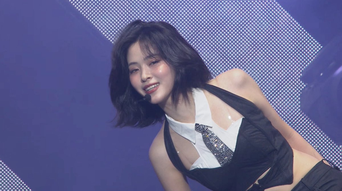 ITZYofficial's tweet photo. ITZY 3RD WORLD TOUR <TUNNEL VISION> in SINGAPORE

#RYUJIN "LOOK"
🎥 https://t.co/1mwM6m7IcP

#CHAERYEONG "Undefined"
🎥 https://t.co/Bp1JCz3AIp

#YUNA "Tangerine"
🎥 https://t.co/dRkWk9ABbp

#ITZY #MIDZY @ITZYofficial
#ITZY_TUNNELVISION
#ITZY_TNVS
#ITZY_WORLD_TOUR
#RYUJIN_LOOK
#CHAERYEONG_Undefined
#YUNA_Tangerine