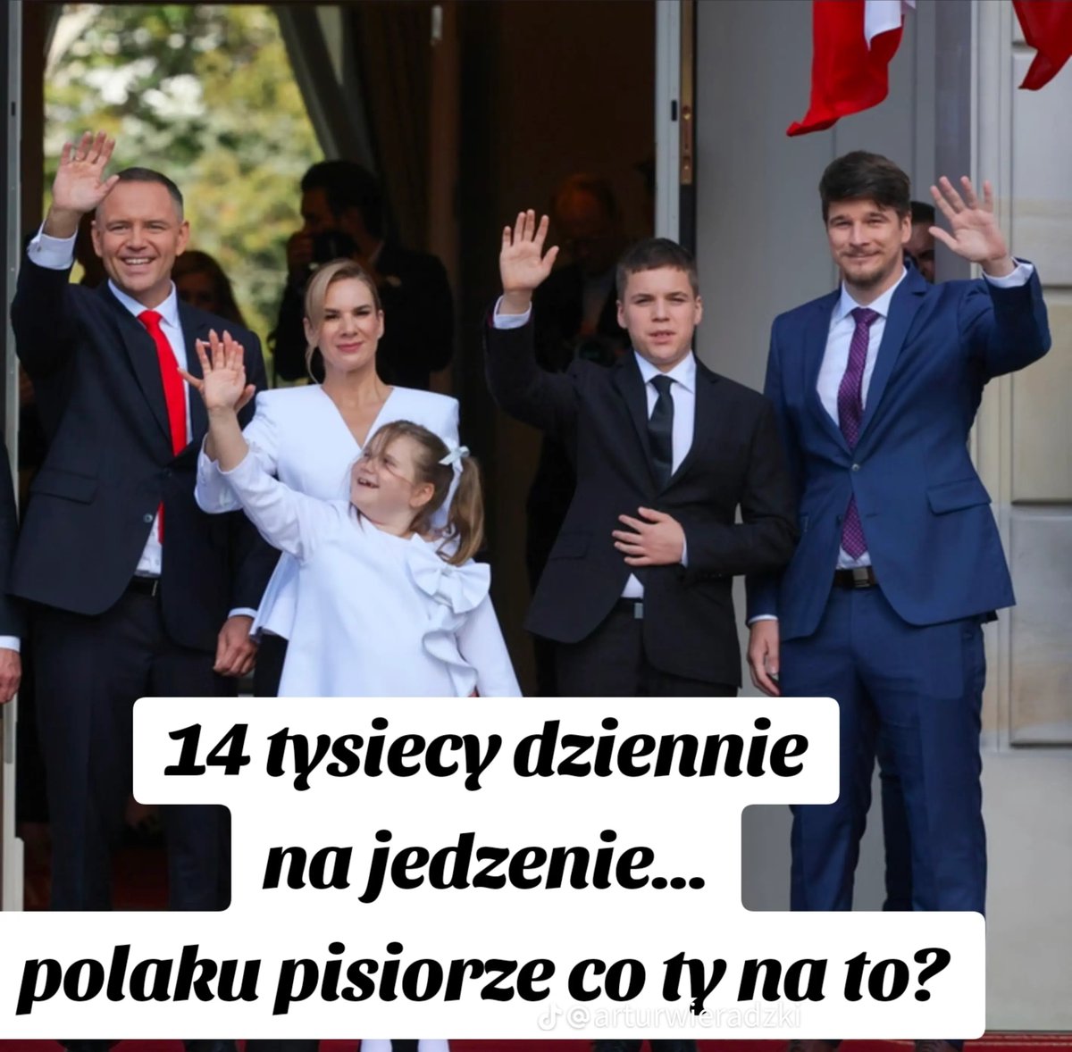 Bogusaw82585725's tweet photo. Nigdy wiecej wieśniakow na urzędzie https://t.co/zjkuSaW6QY
