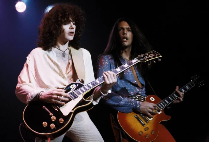 TheExtremeMusi1's tweet photo. Who is the GREATEST band with TWO GUITARISTS? https://t.co/jFQqv35UAU