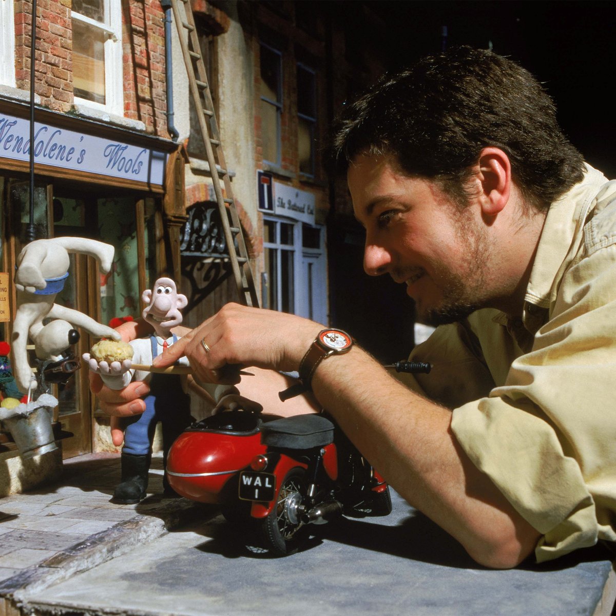 aardman's tweet photo. We’re deeply saddened to hear of the passing of Loyd Price. A gifted animator, mentor and friend, Loyd dedicated more than 30 years to Aardman, inspiring and championing generations of animators along the way.  

We feel lucky and proud to have known him and our thoughts are with his whole family ❤️