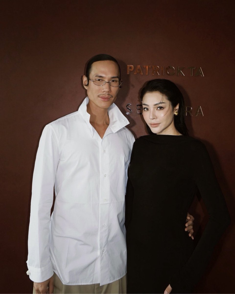 SapphicGardenTH's tweet photo. สวยถึงมือช่างระดับโลก! “ฝ้าย พีรญา” ร่วมลิสต์สาวไทยที่ได้เมกอัพอาร์ทิสต์ตัวท็อป Patrick Ta เนรมิตลุค

#FayePeraya #PATRICKTA #PatrickTaBeauty #SephoraThailand

เป็นอีกหนึ่งสาวไทยที่ได้ร่วมบิวตี้โมเมนต์ลิสต์!!! ของ Patrick Ta ช่างแต่งหน้า ที่สายบิวตี้อยากฝากหน้าไว้ในมือ สำหรับ “ฝ้าย พีรญา” ซึ่งถือเป็นอีกหนึ่งโมเมนต์บิวตี้ที่แฟน ๆ พลาดไม่ได้ เมื่อเสน่ห์และโครงหน้าคมของเธอมาเจอกับฝีมือช่างระดับโลก ความสวยก็ยิ่งโดดเด่นจนอยากซูมดูทุกรายละเอียด

แฟน ๆ เตรียมเซฟลุคเป็นเรฟกันได้เลย เพราะคนสวยเจอกับช่างมือท็อปทั้งที จะให้เลื่อนผ่านง่าย ๆ ได้ยังไง!