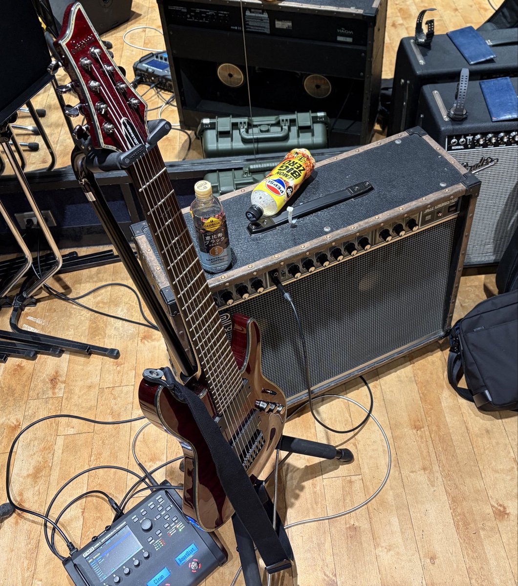 popper999999's tweet photo. なんやかんやで明後日が本番だよなぁ、というCARNIBITES(as LOVEBITES)のライブ

わたし、速いメタルが大好きでして
お誘いいただけて本当にありがたし、と

10/18 16:50から大塚HEARTS+で！
多分いい感じに速く弾けてるし！是非！

写真は先日のリハの様子 https://t.co/QTcgMvXD0U