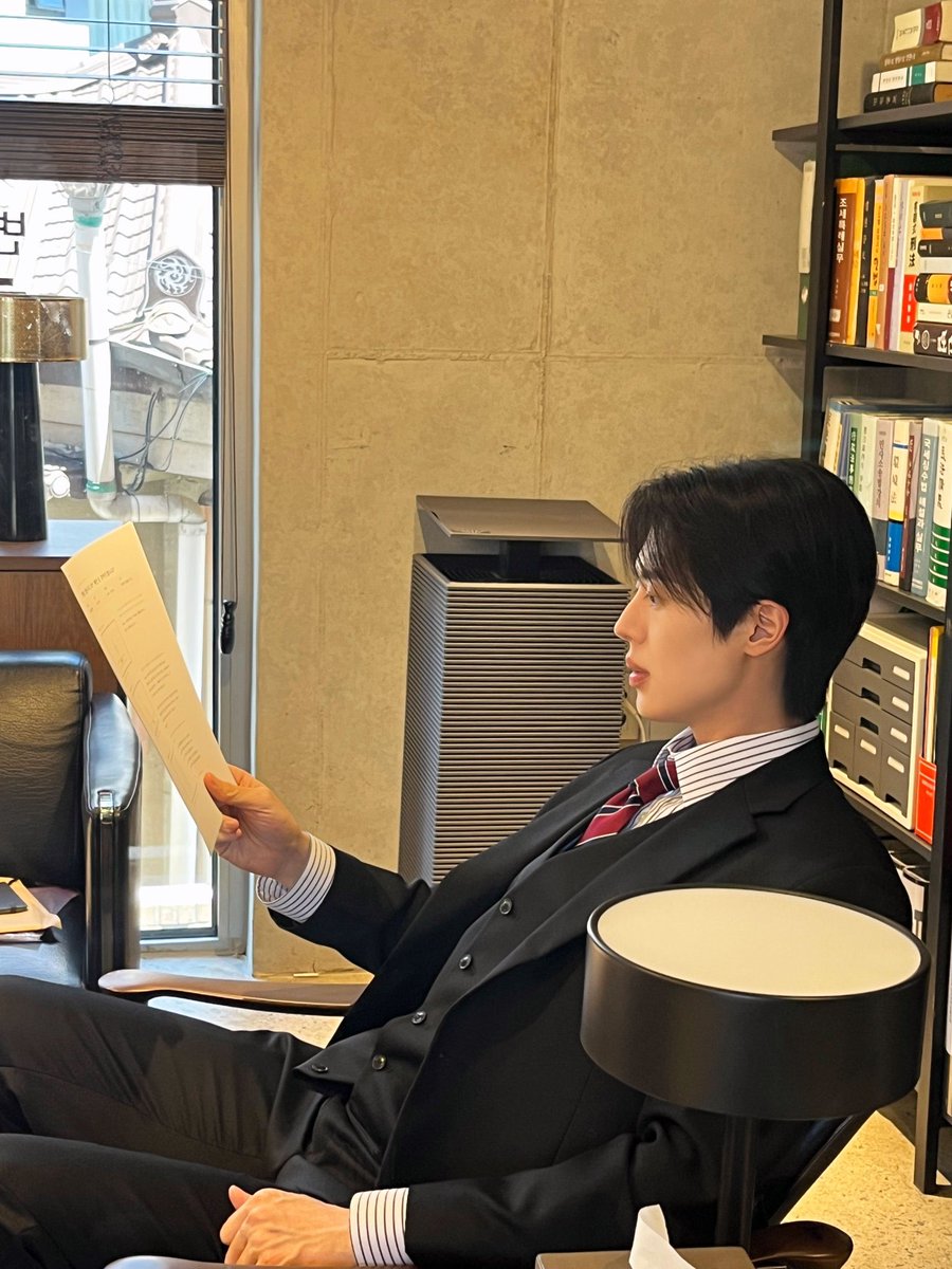Greyjooo's tweet photo. Ga ekspek bakal ngeliat sang mahadahsyat Han Tae Seung masuk penjara dan kebagian look gelandangan gini😭😭😭😭

#leejooahn #이주아 https://t.co/OEPPODPBQY