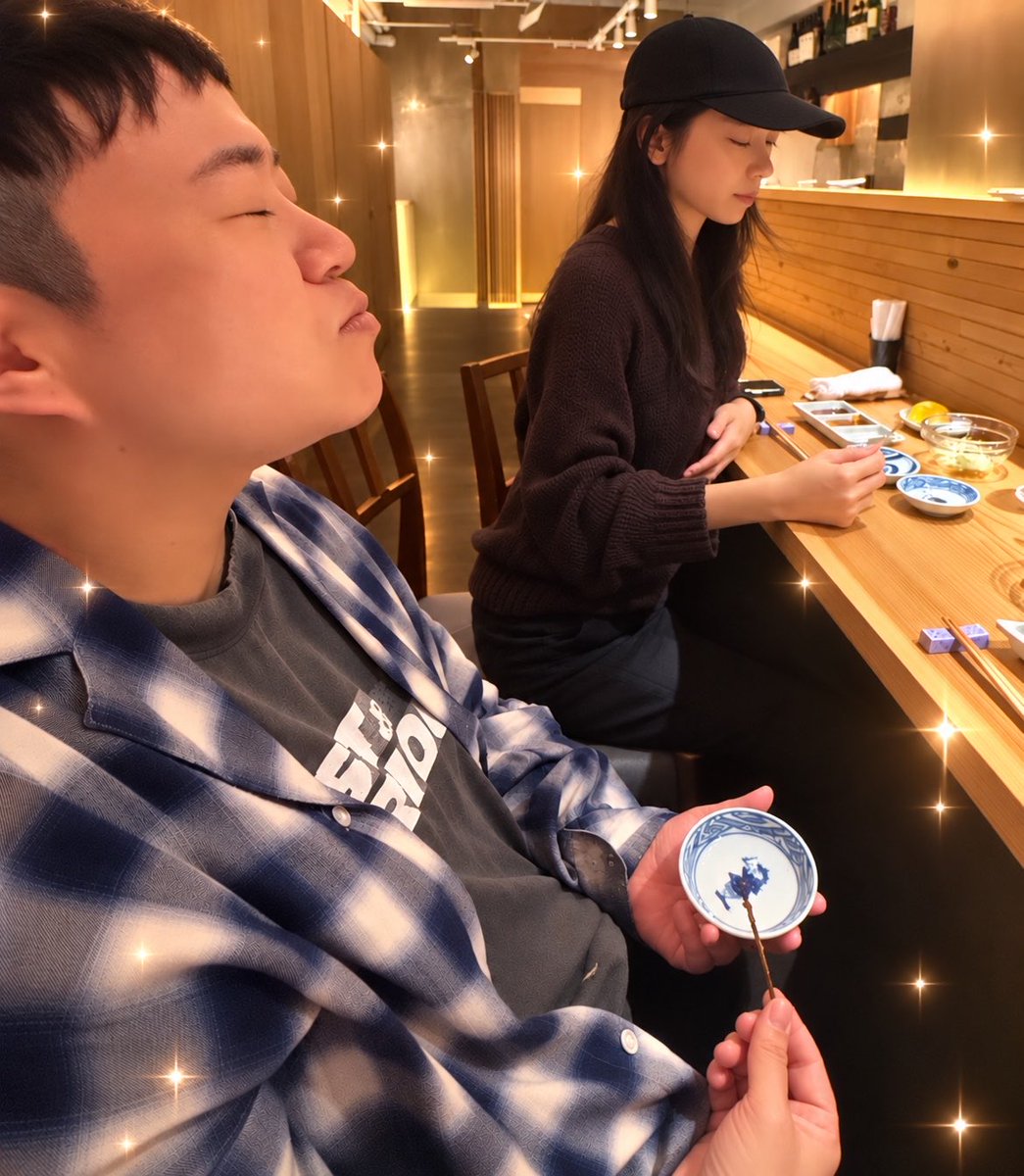 ystk_yrk's tweet photo. あれは確か、、
悶絶の夜のことです…

3人でご飯食べに行って
横を向いたら
目を開けてるのは
私しかいませんでした😇

殺意すら感じる強烈な旨味で
昇天してしまいそうなお2人を
どうぞ召し上がれ✨
皆様が
今宵も美味しいに出会えますように❤︎ https://t.co/h4siaQ1FfD