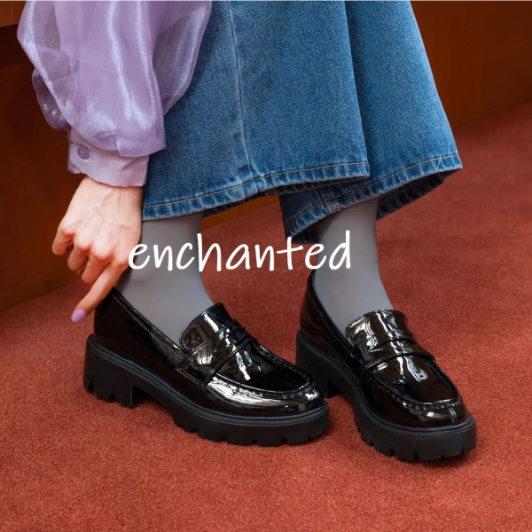 tw_enchanted's tweet photo. 雨の日も晴れの日も頼れる一足。
旬な足元を叶える晴雨兼用ローファー。

人気の理由は、おしゃれと実用性のバランス。

▼no.23212
https://t.co/dTfr9PMaUJ

#靴 #シューズ

💡WorldShoppingを使うと海外に送れます。
 To purchase this item from abroad, use WorldShopping https://t.co/jdpqqHaeVo