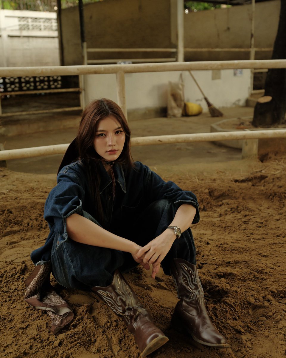 miephat's tweet photo. แค่คนเลี้ยงม้าที่ดันไปหลงรักคุณหนูลูกเจ้าของฟาร์ม 🤷‍♀️🐎🍂

#miephat https://t.co/A48gJNULc5
