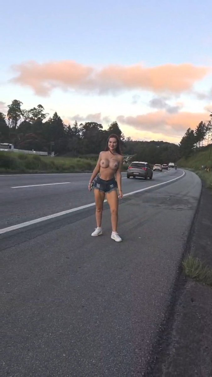 MelHotwifeCwb's tweet photo. 🌞Bom dia seus putos😈. Imaginem vocês na estrada me veem assim no acostamento💋, será que ganho uma buzinada?♠️ https://t.co/Il1WIR39Z4