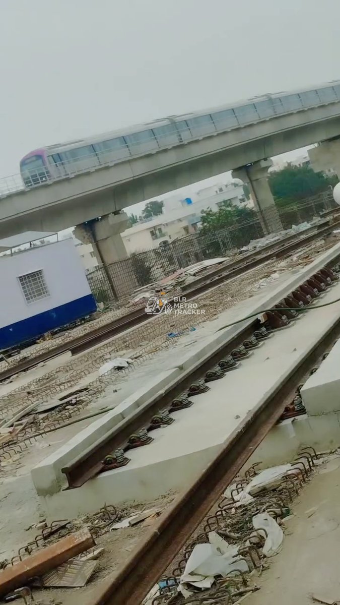 blrmetrotracker's tweet photo. 🛤️ Baiyappanahalli Depot

A single track connecting the depot and elevated viaduct has been established. Third rail works &amp; Side wall works are ongoing.

#BMRCL #NammaMetro https://t.co/siVnrR82lM