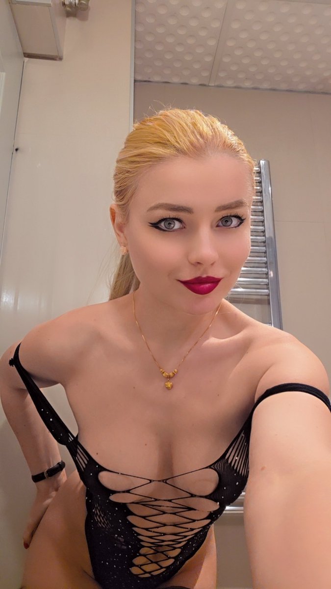 rosehi55's tweet photo. Na, szerinted megèri bekövetni ? 🥵❤️🔥 https://t.co/ogWu7mzqK2