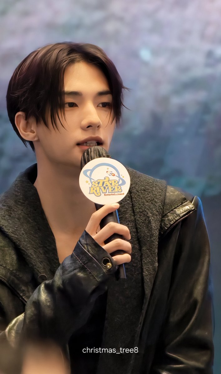 Christmas_Tree8's tweet photo. 261016 StarRiver Fansign 🩵✌️

#현진 #Hyunjin https://t.co/7vxHLpBezR