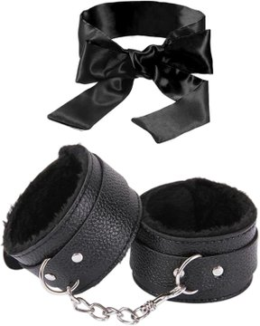 VickyVicky4152's tweet photo. Fluffy cuffs & satin bow ✨ Comfortable enough for long play, pretty enough to show off 📷
#Bondage #Blindfold #Cuffs #NSFW #nsfwtwt #cnc #cnckink #ddlg #Restraint #BDSM #Kink #BondageGear https://t.co/dxd0ToE59E