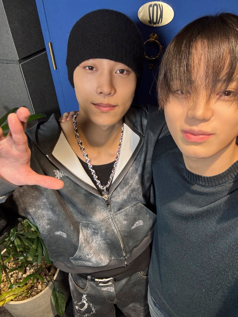 LNGSHOT4sho's tweet photo. 261016 #댐뷸런스 #DAMN_BULANCE 📸🤞

#LNGSHOT #MOREVISION https://t.co/uqq4rLjoMQ