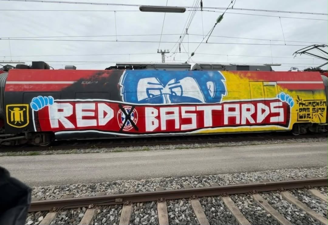 FasziFankurve's tweet photo. Nach 5 Jahren kommt es am Sonntag in München wieder zum Derby! Lest die Vorschau auf Spiel hier ➡ https://t.co/FTWWmPhdTc 📷: https://t.co/fTBbeIbNp8 #ultras #derby #fussballgraffiti #tsv1860münchen #fcbayernamateure #münchen #choreo #pyro https://t.co/n3GlPrqfAz