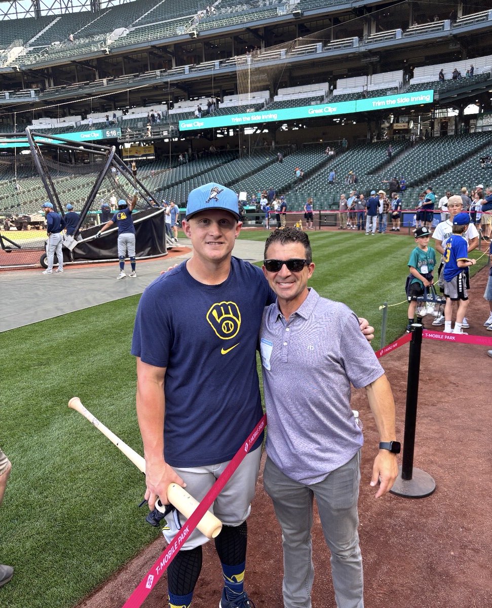 DamonLessler's tweet photo. #baseballisthebest! All we kept seeing from the @Brewers all year was RELENTLESS SELFLESS TEAM - AWESONE! @avaughn403 https://t.co/8NmXXrFpKV