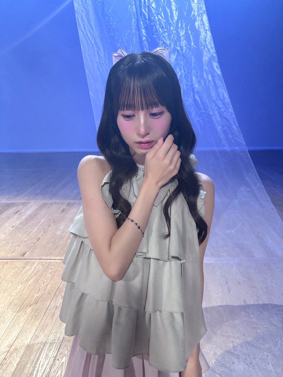 Kareai_yuria's tweet photo. 「例外」MVが公開されました🫧
➵♡ https://t.co/4II9GEcf2N

抗えない恋心と、予測できない恋の行方が描かれています💭

" 引き返すための鍵は 暗い海の底へ
とっくに沈めていたの··· "

いつもより大人なかれあいちゃん🖤
ぜひたくさん感想のポストやYouTubeコメントおまちしております🪞 https://t.co/j1lD6n7E99