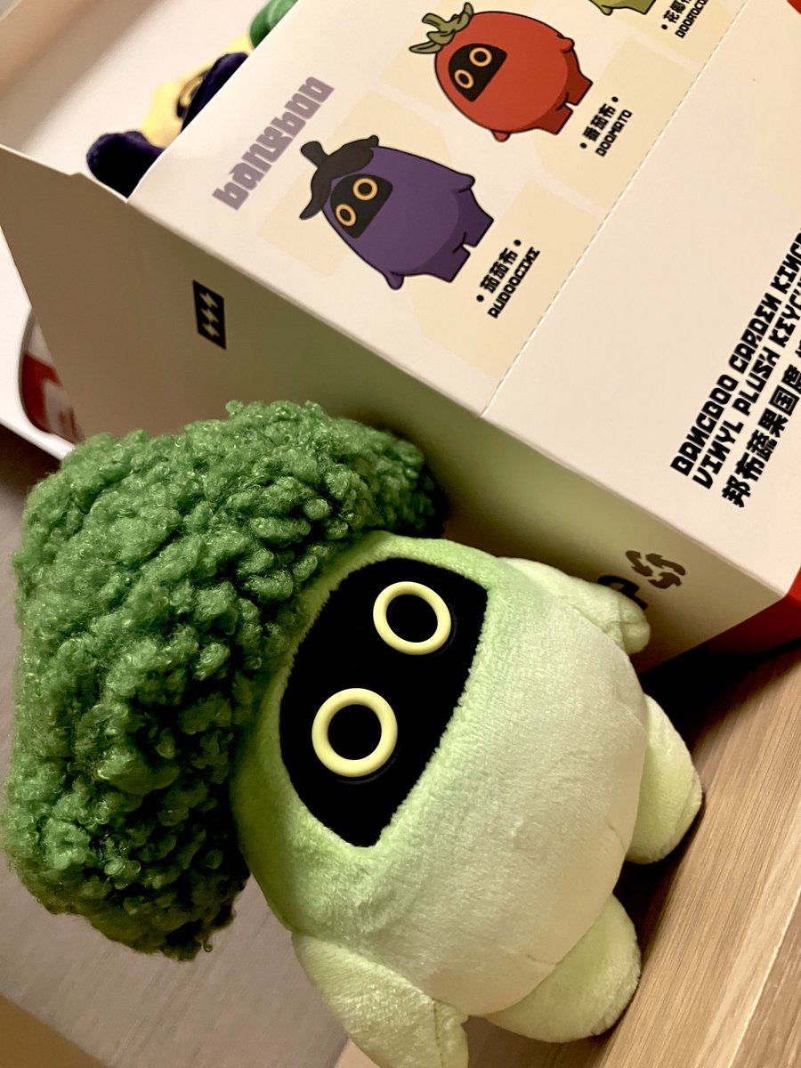 concon38's tweet photo. お野菜ボンプのぬいぐるみ！
パッケージがすごすぎることに定評のあるゼンゼロのグッズですが、これは缶　なんとフタもできます

ブロッコリーいいね　この凝縮された森の佇まい https://t.co/CAIgXPDP72