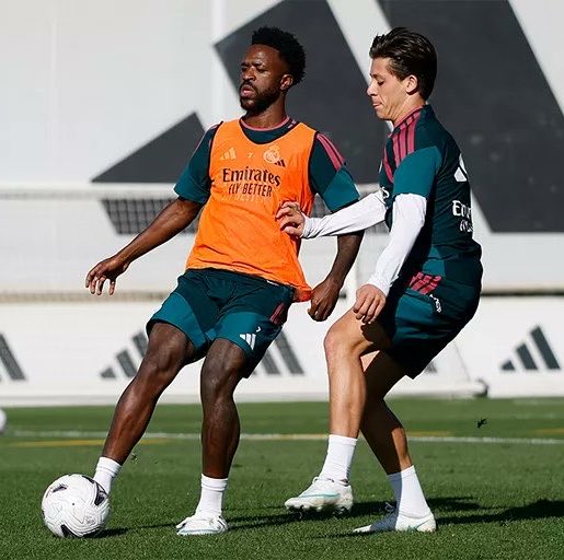 RMadrid_actu's tweet photo. 🚨 Le Real Madrid est à l'entraînement ! ✅💪 https://t.co/JkYdolfxSN