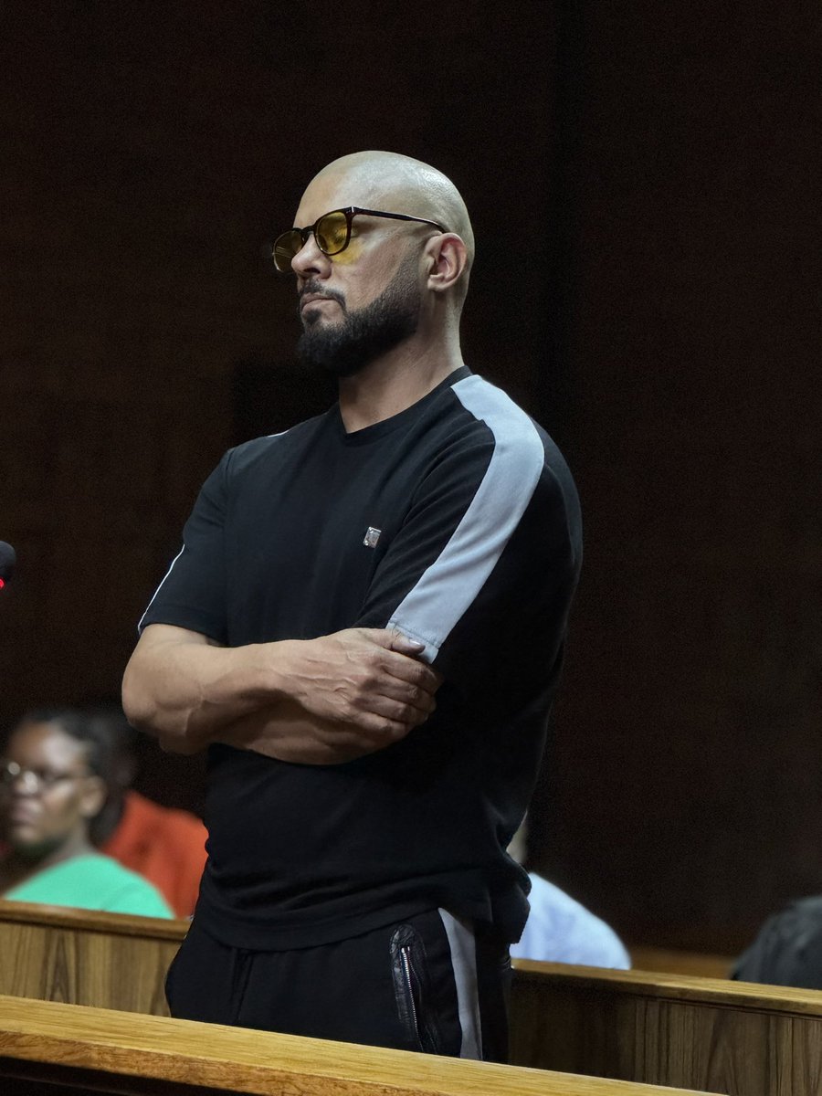 Sli_Masikane's tweet photo. [DEVELOPING] #SulimanCarrim in the dock.

Live visuals on @eNCA Dstv 403

#eNCA https://t.co/Qq1yw5CTO3