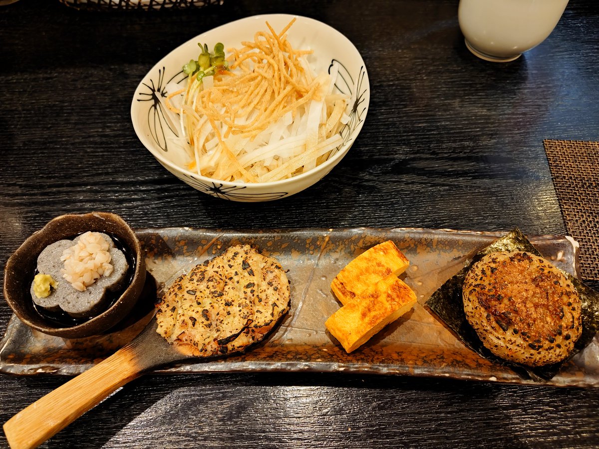 eri_0429's tweet photo. 贔屓のお蕎麦屋さんに来ました〜 https://t.co/UfKRg084Cz