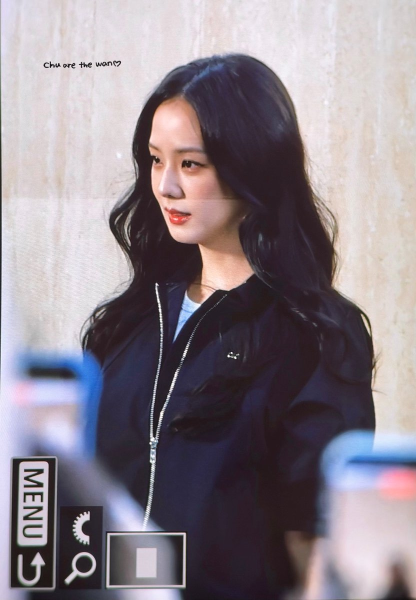 chuarethewan's tweet photo. 261016 JISOO ALO 🖤

#JISOO #지수 @officialBLISSOO https://t.co/dYycjT9gif