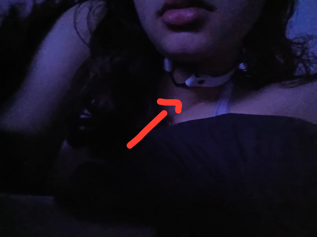 Suck_Me0ff's tweet photo. New collar!! It's more of a choker but I like to think of it as a collar and it has this small part you can attach a leash to, ;P #puppygirl #collar #pet #teen #teenage‌girl https://t.co/Ee4oc5lF1W