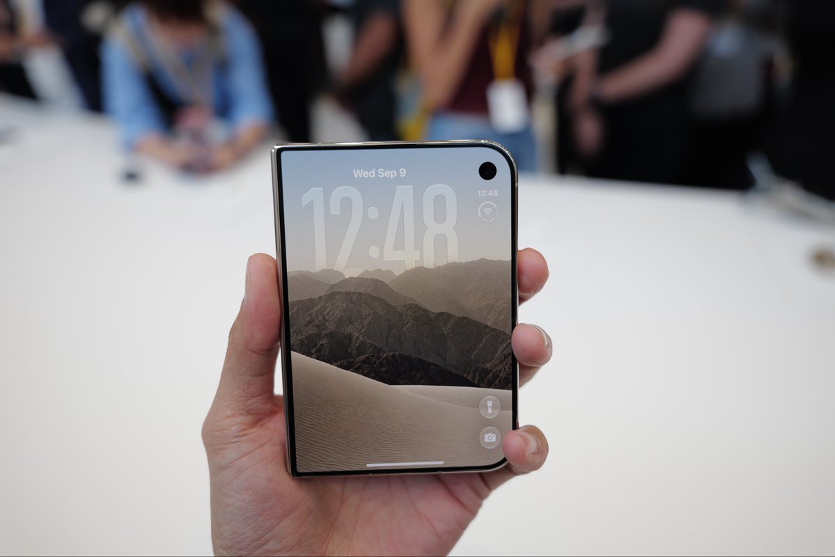 spin9's tweet photo. iPhone Duo เปิดจองวันนี้ 19:00 นะครับ กดจองได้ทาง https://t.co/zSw7pLKHYK , ผ่านแอพ Apple Store หรือผ่านตัวแทนจำหน่ายท���่วประเทศ

ใครอยากได้ไว วางขาย 23 ต.ค. ต้องรีบกดจองหน่อย ได้ยินว่าล็อตแรกมีไม่มาก https://t.co/4ietfHmCwS