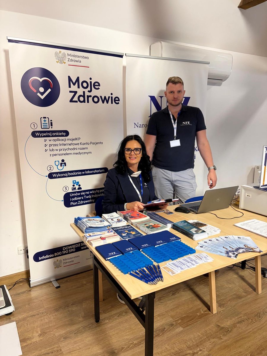 NFZ_Bydgoszcz's tweet photo. Dziś nasz #TeamNFZ #Bydgoszcz gości w Centrum Kultury Zamek w Nowem⤵️
👉Tym razem tematem przewodnim jest wsparcie i świadczenia dla seniorów z niepełnosprawnościami.
Przy stanowisku #NFZ opowiemy o leczeniu uzdrowiskowym, programach profilaktycznych oraz wyrobimy kartę #EKUZ. https://t.co/Far28VYPdK