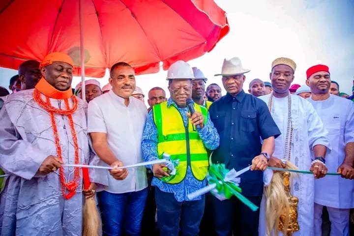 AGBAINNENNA2's tweet photo. Pictures from the yesterday's reopening of the First Niger Bridge following rehabilitation works by the Federal Government under the leadership of President Bola Ahmed Tinubu, with the Honourable Minister of Works, Senator David Umahi, leading the intervention.
#FirstNigerBridge #RenewedHope #FederalMinistryOfWorks