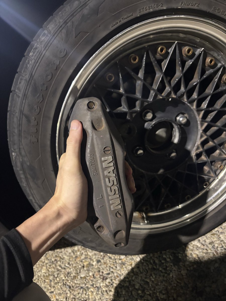 bonobono033's tweet photo. 4あなから、5あなにするために買った。
高かった。

当時3千円くらいで買えたと思う
北海道住んでたから、送料の方が高かった。

14年ぶりecr33キャリパーオーバーホール

シケたホイールともおさらば https://t.co/S2qApjlrym
