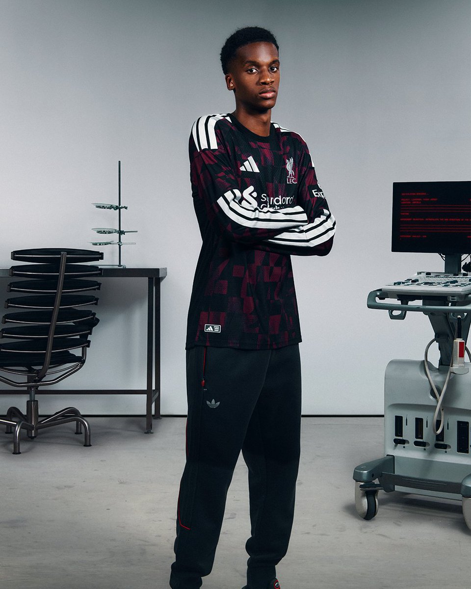 LFC's tweet photo. Our men's team will wear the third kit for the first time at Brentford 😮‍💨🧪

Get 15% off everything at @LFCRetail right now 👌 https://t.co/VTpwyChFlE