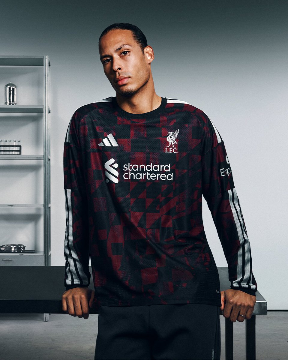 LFC's tweet photo. Our men's team will wear the third kit for the first time at Brentford 😮‍💨🧪

Get 15% off everything at @LFCRetail right now 👌 https://t.co/VTpwyChFlE