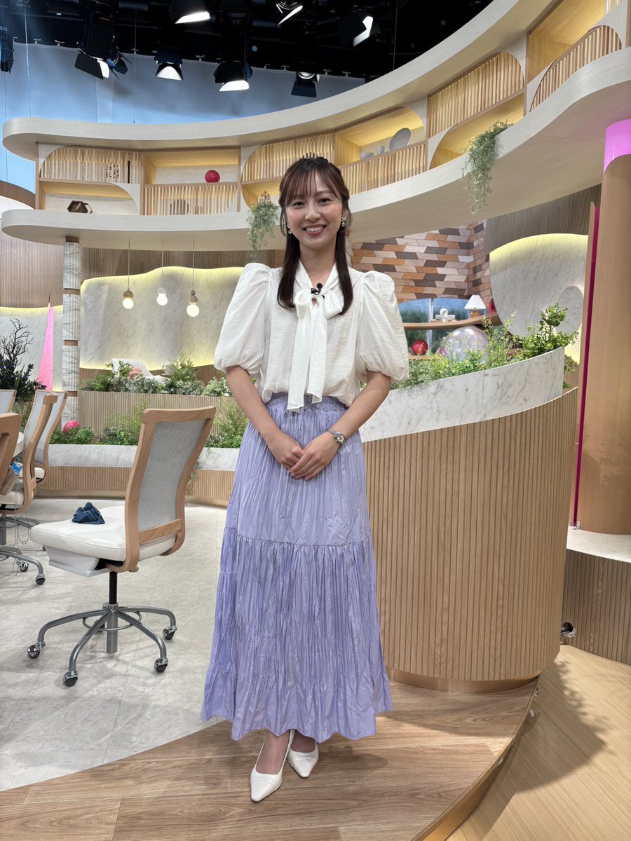 vector_corp's tweet photo. ／
【衣装協力】
📺読売テレビ『#かんさい情報ネットten.』
＼
9月の放送で、フクウロで買取＆ベクトルパークで販売している商品をご着用いただきました👗✨

🔵写真1枚目
9/14(月)吉澤真彩アナウンサー着用
SNIDEL ボウタイパフスリーブブラウス

🔵写真2枚目
9/17(木) 足立夏保アナウンサー着用
SIMPLICITE ロングスカート

🔵写真3枚目
9/17(木) 吉澤真彩アナウンサー着用
JILL by JILL STUART レイヤードワンピース

🔵写真4枚目
9/18(金) 足立夏保アナウンサー着用
anyFAM ドットブラウス